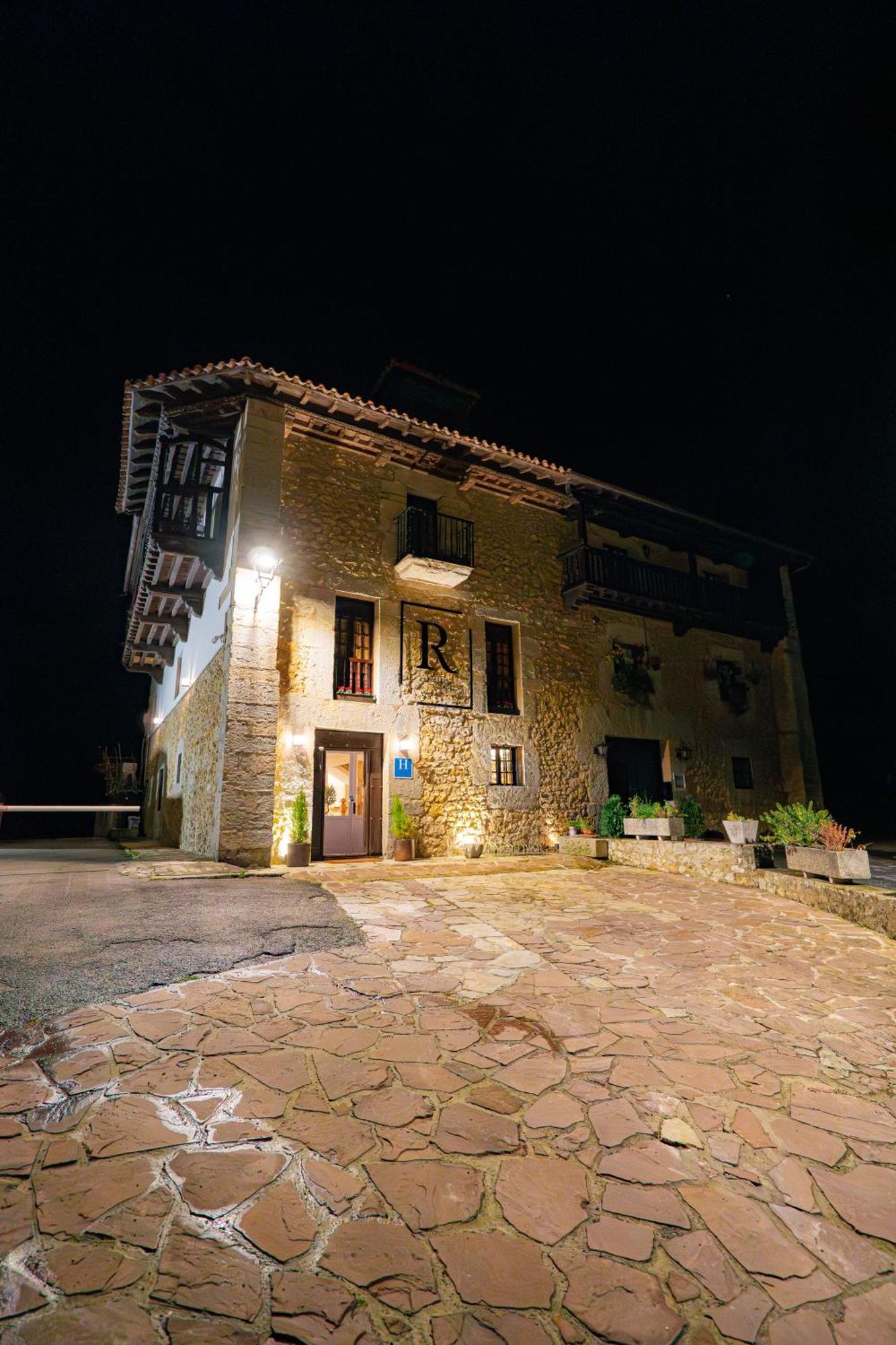Hotel R Santillana ซันติยานาเดลมาร์ ภายนอก รูปภาพ