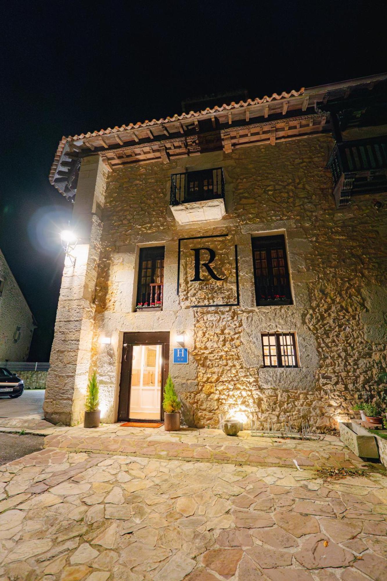 Hotel R Santillana ซันติยานาเดลมาร์ ภายนอก รูปภาพ