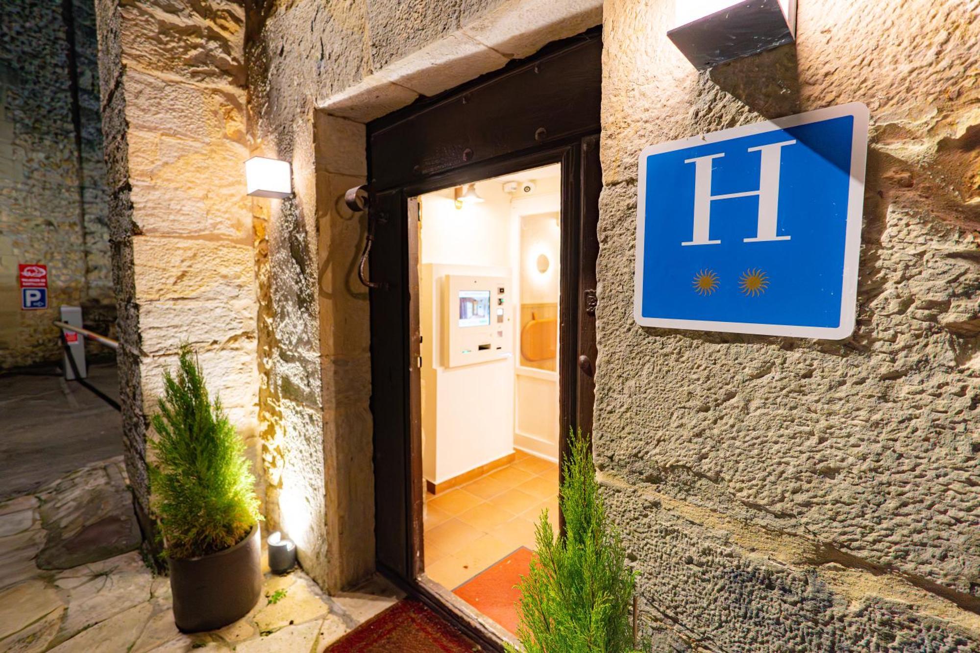 Hotel R Santillana ซันติยานาเดลมาร์ ภายนอก รูปภาพ