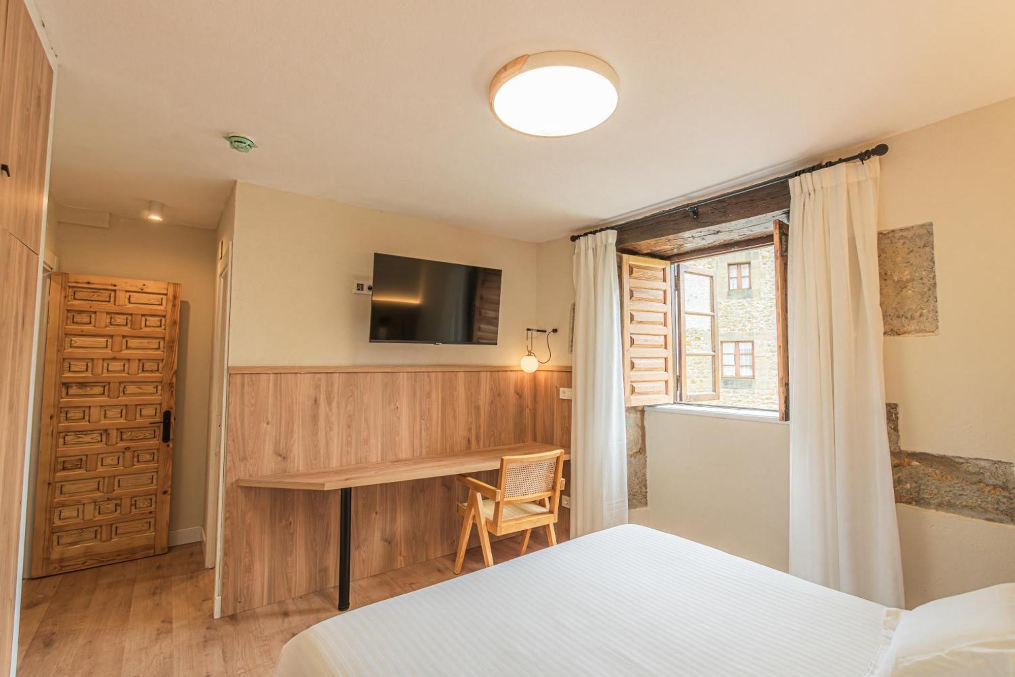 Hotel R Santillana ซันติยานาเดลมาร์ ภายนอก รูปภาพ