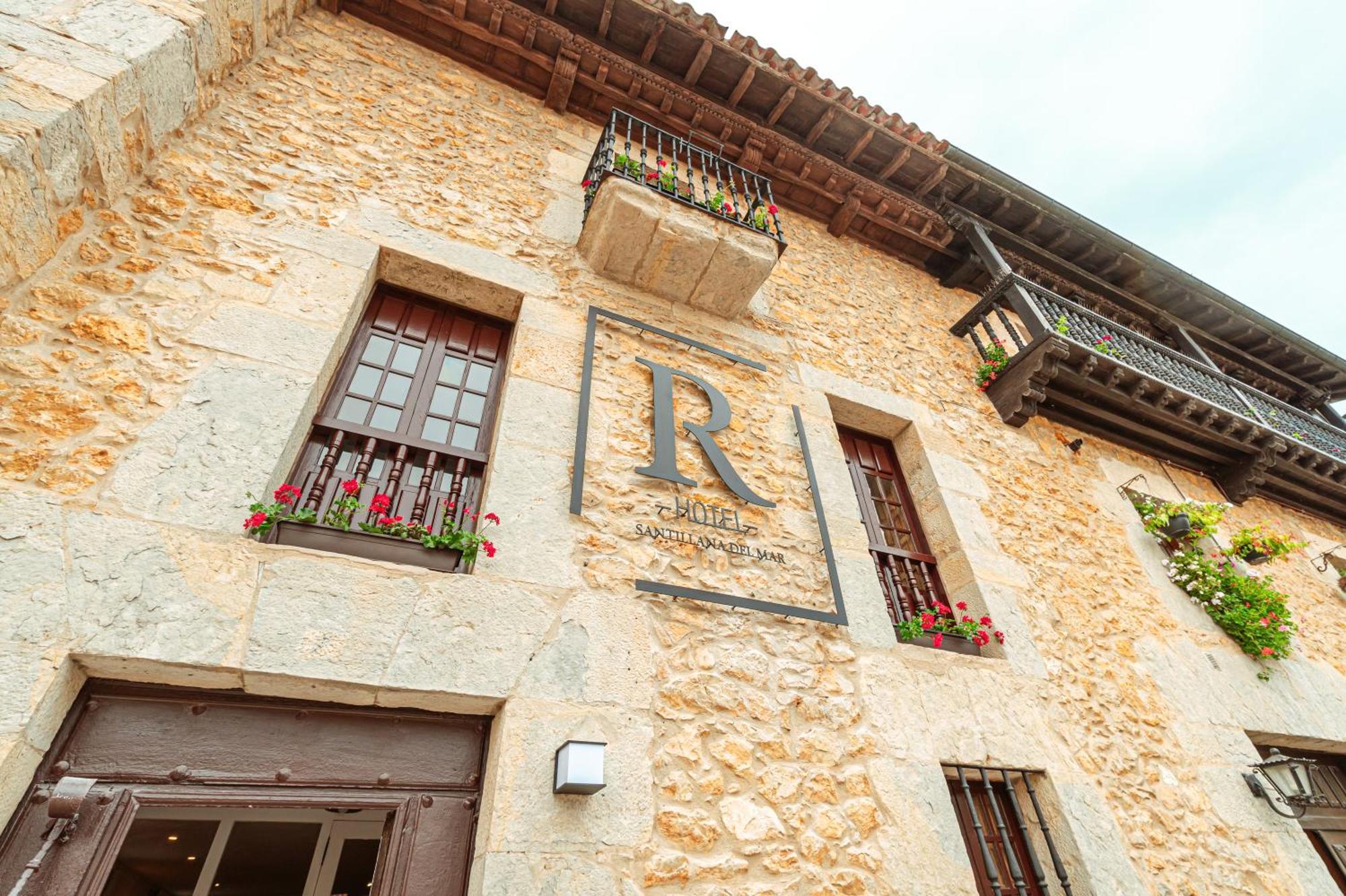 Hotel R Santillana ซันติยานาเดลมาร์ ภายนอก รูปภาพ