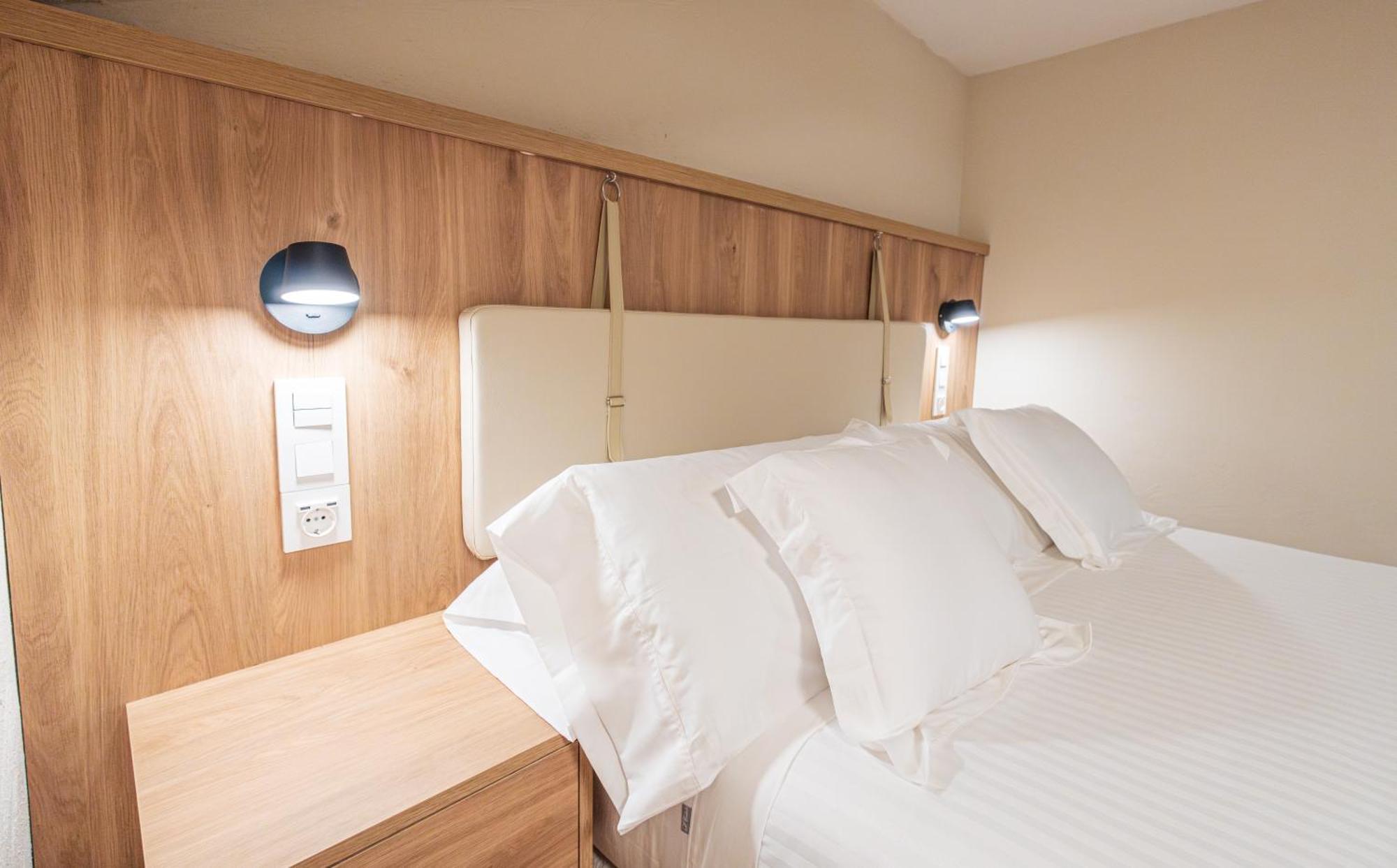Hotel R Santillana ซันติยานาเดลมาร์ ภายนอก รูปภาพ