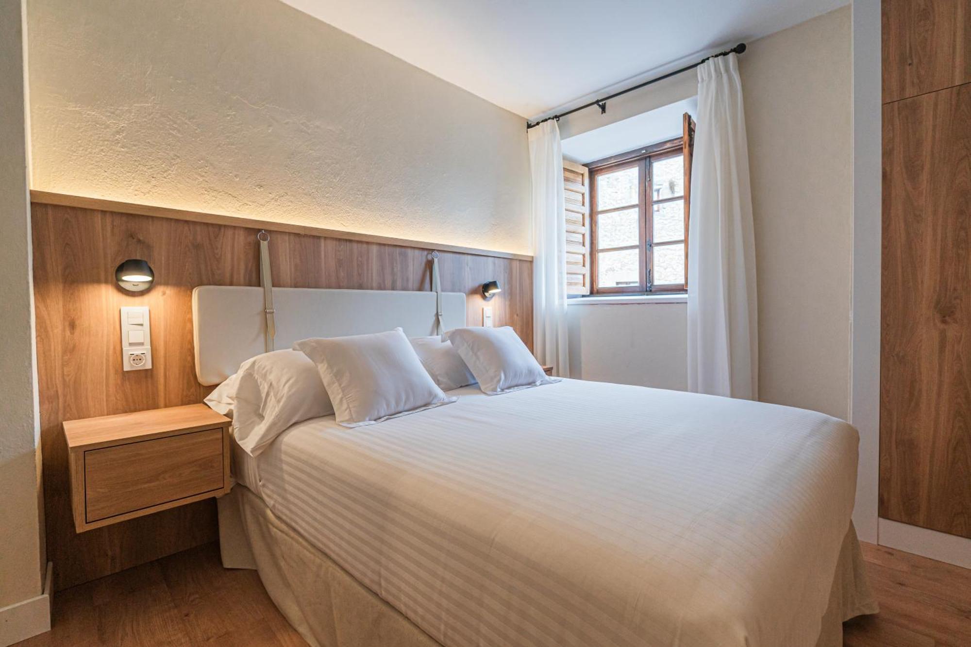 Hotel R Santillana ซันติยานาเดลมาร์ ภายนอก รูปภาพ
