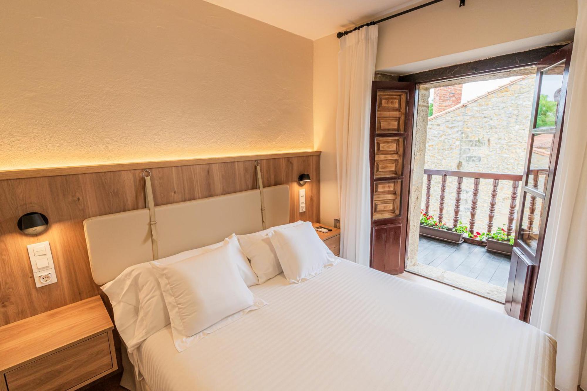 Hotel R Santillana ซันติยานาเดลมาร์ ภายนอก รูปภาพ