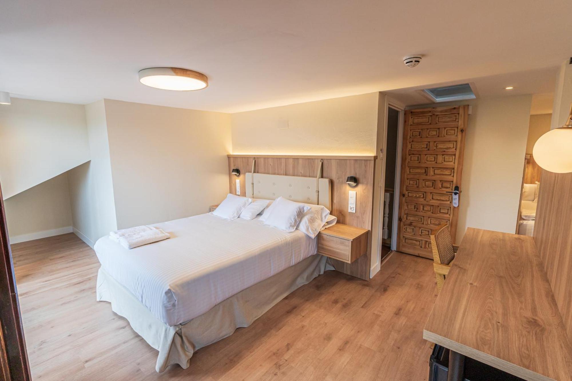 Hotel R Santillana ซันติยานาเดลมาร์ ภายนอก รูปภาพ