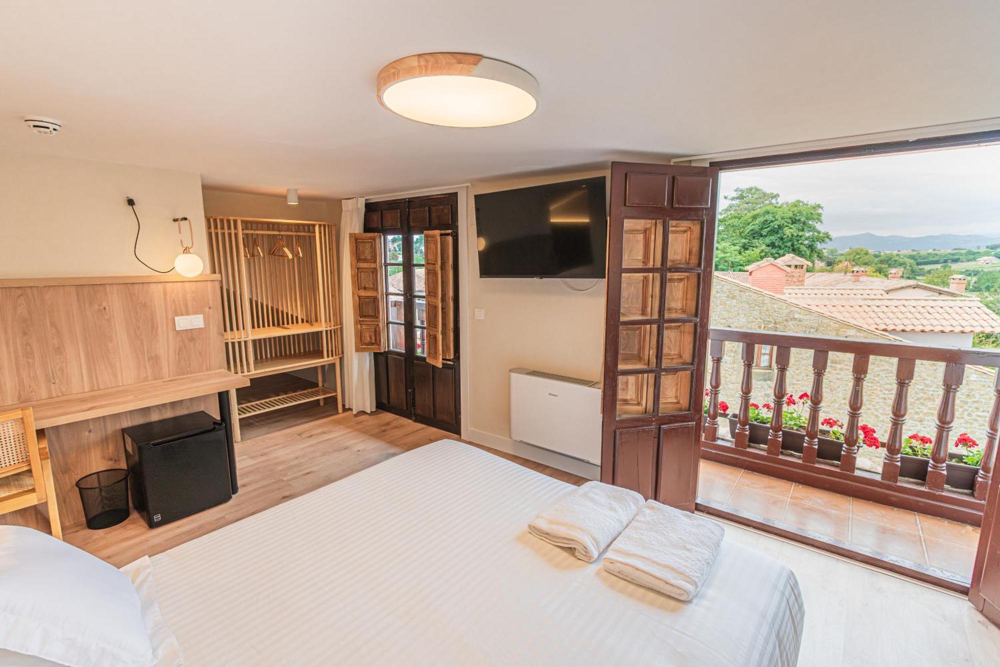 Hotel R Santillana ซันติยานาเดลมาร์ ภายนอก รูปภาพ