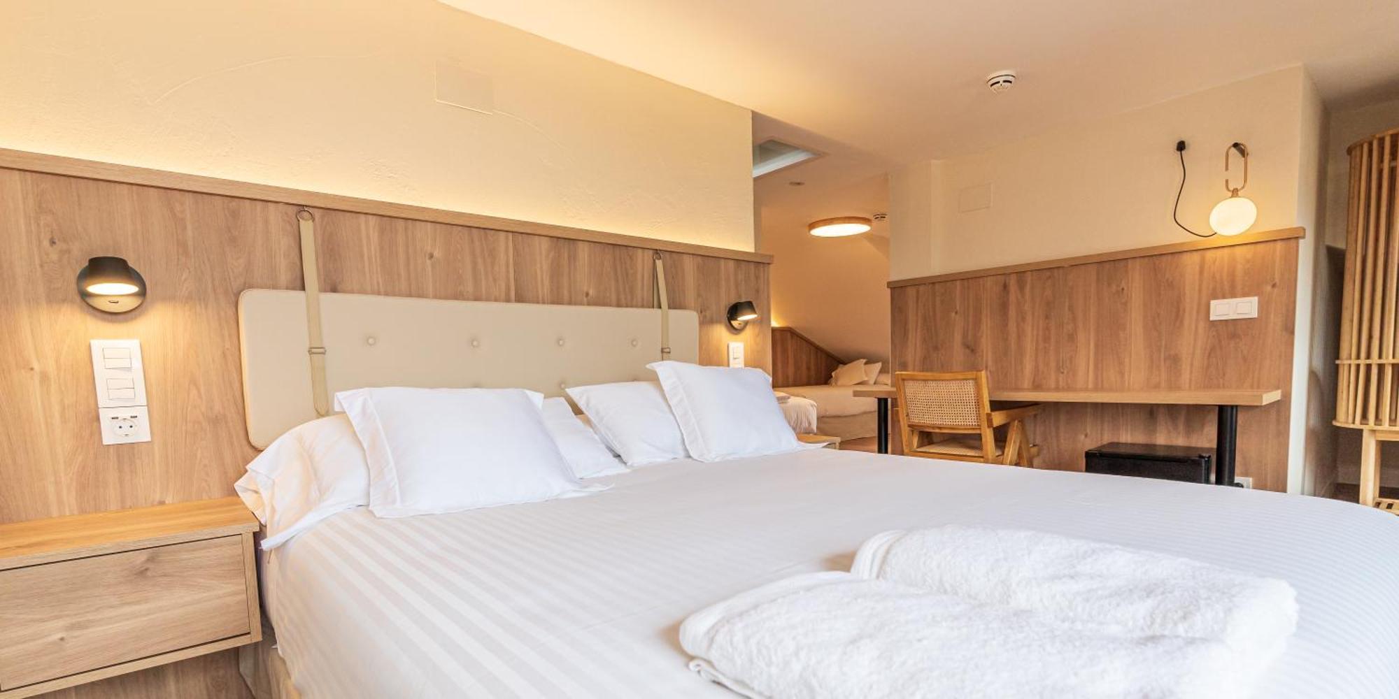 Hotel R Santillana ซันติยานาเดลมาร์ ภายนอก รูปภาพ