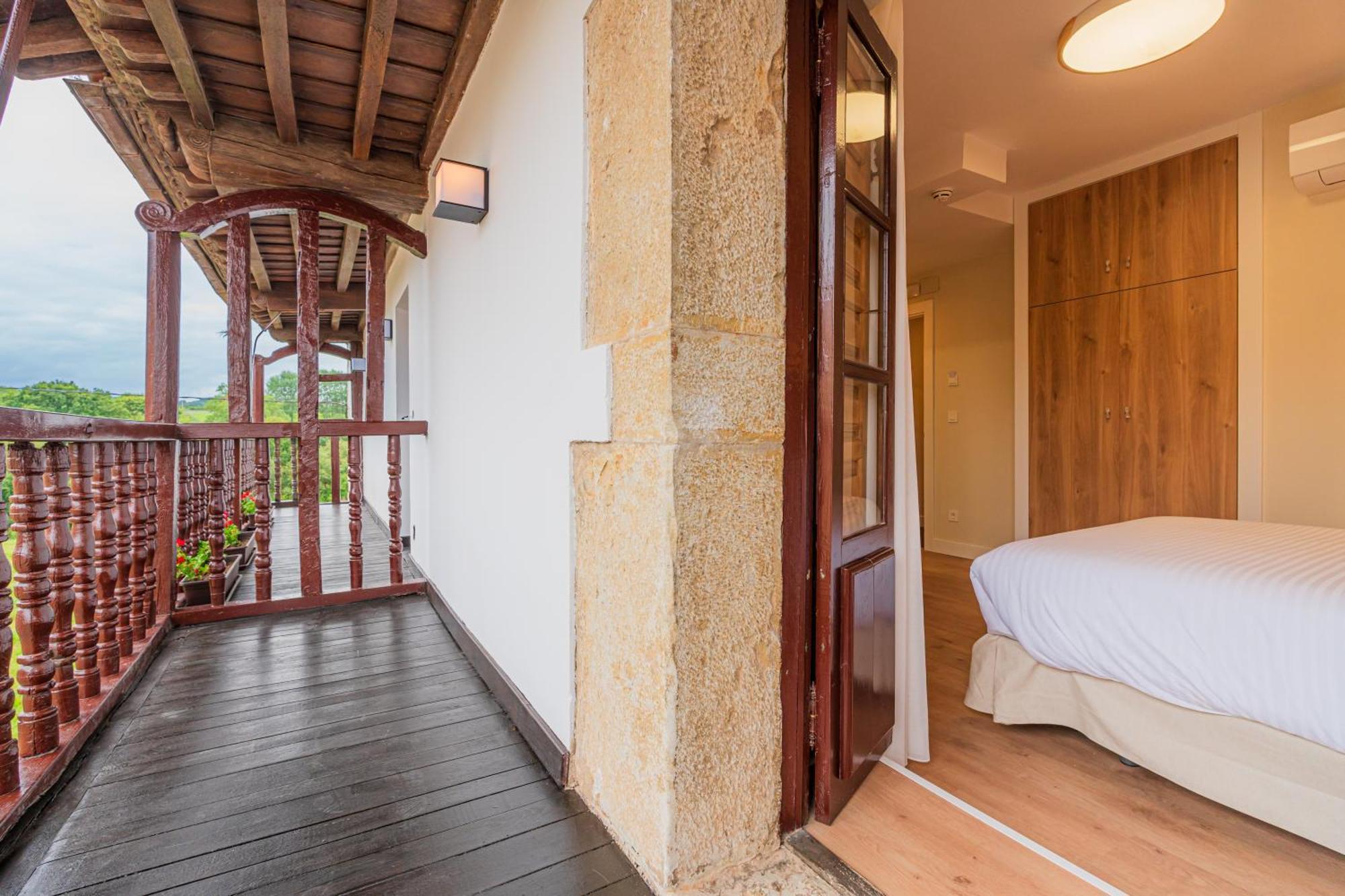 Hotel R Santillana ซันติยานาเดลมาร์ ภายนอก รูปภาพ